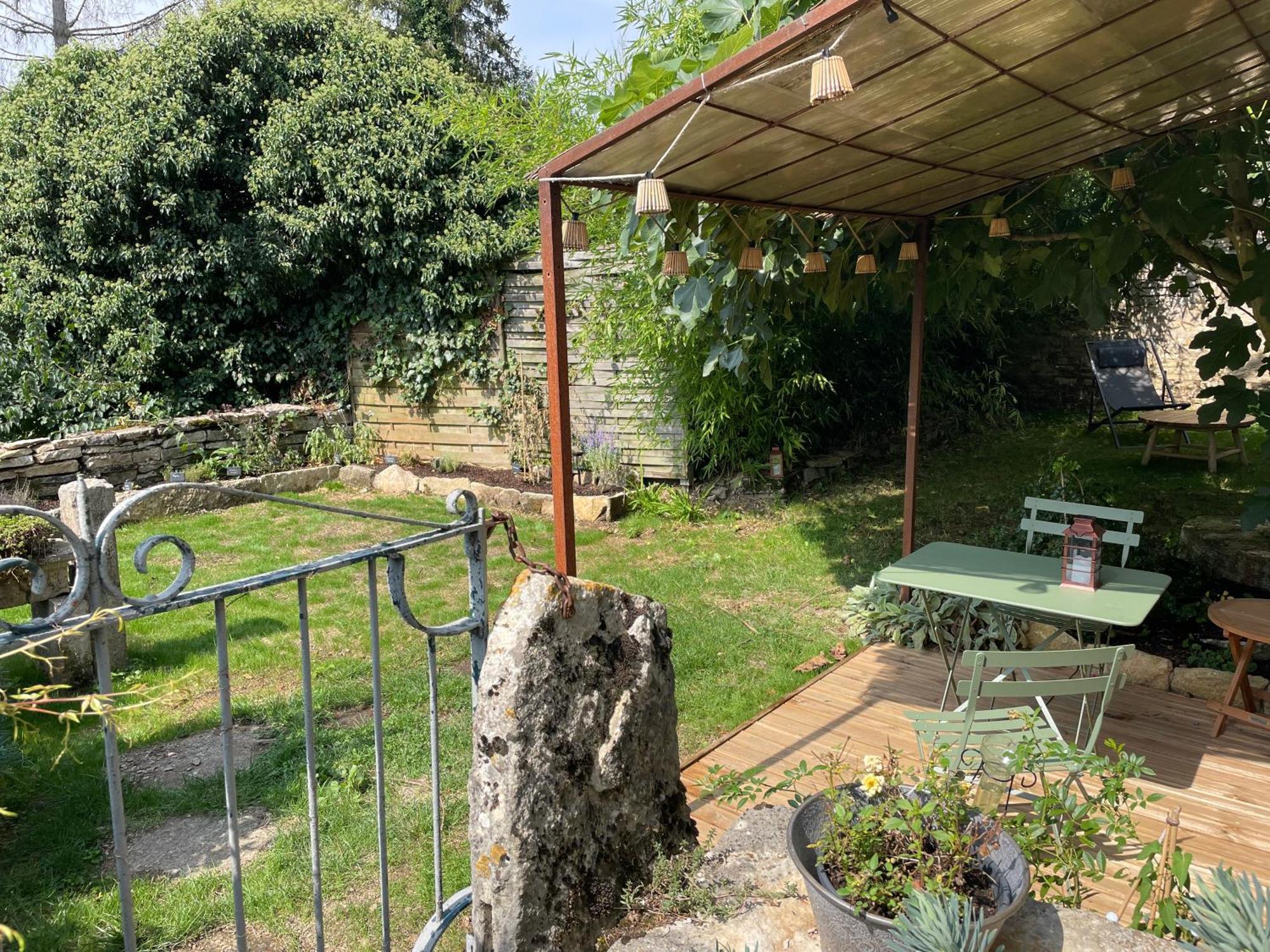 Au Lavoir Hotell Fontaine-Française Eksteriør bilde